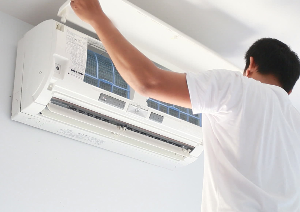 How To Use A Pipe Brush To Clean The Blockage Of The Heat Pump Condensate Discharge Pipe?